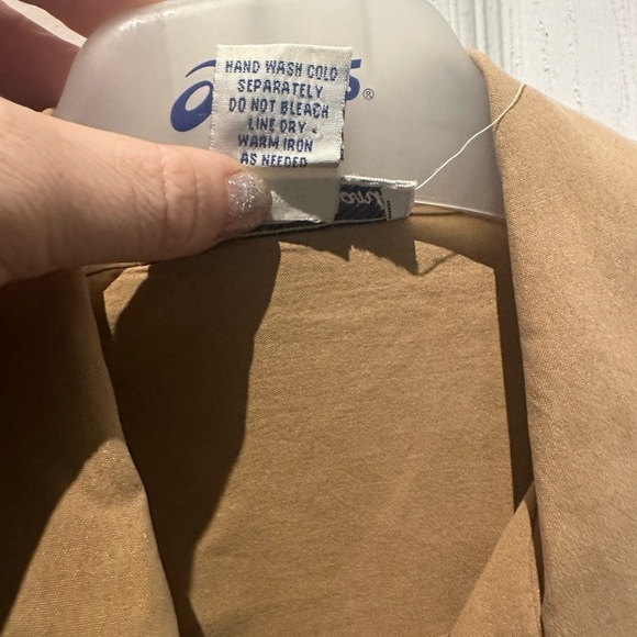 Vintage Anna and Frank 100% Silk Blouse Button Up SZ Small Tan With pockets - Picture 6 of 8